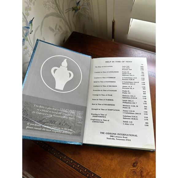 HOLY BIBLE Placed by the GIDEONS in Memory Blue HARDCOVER - Picture 6 of 12